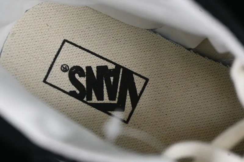 All categories Vans Vans series Vans Hi Vans high-top Vans Clash The Wall Vans fashion high-top casual sneakers VN000CNKBA2